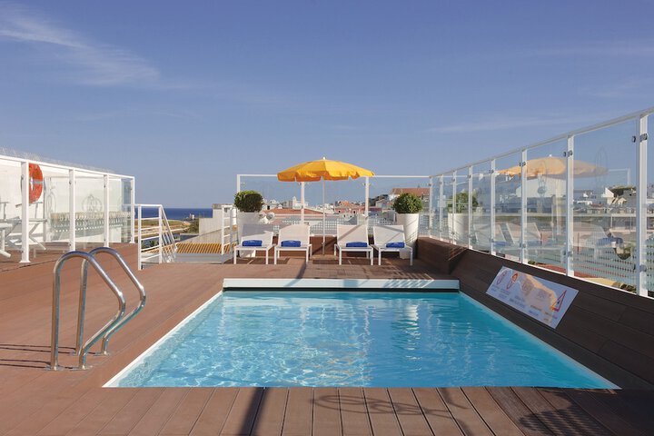 Hotel Pool