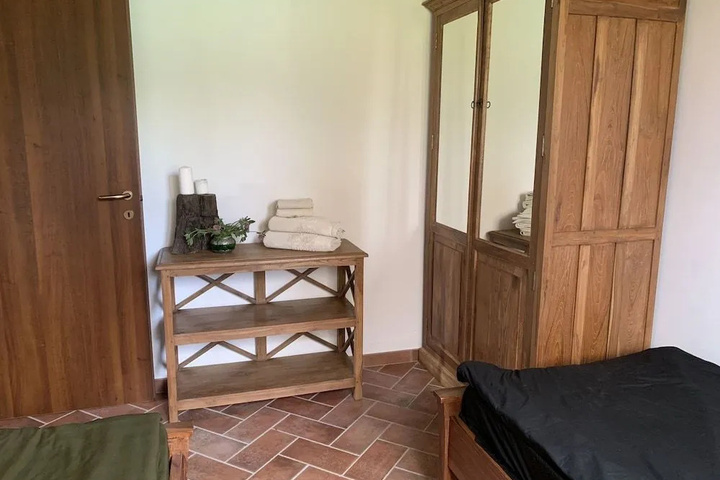 Room 6 of 18