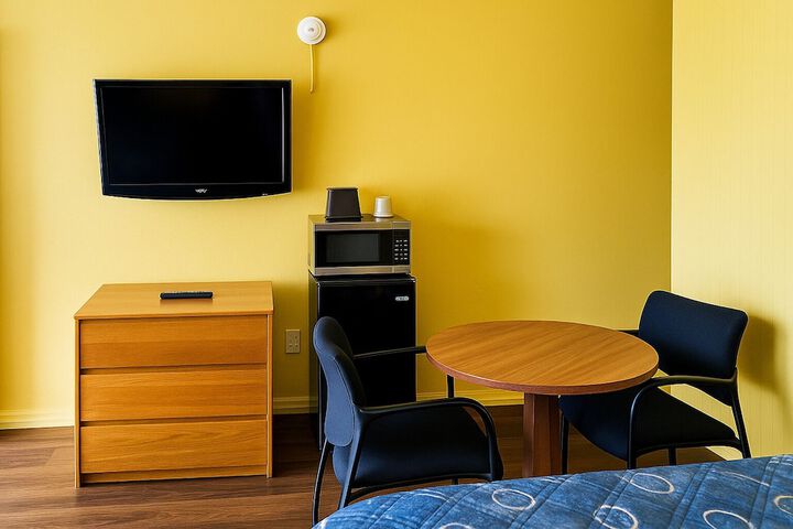 Room 2 of 8