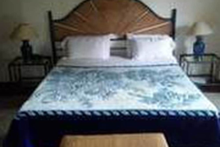 Room 4 of 12
