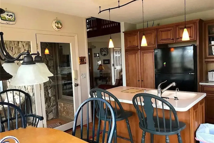 Dining 12 of 15