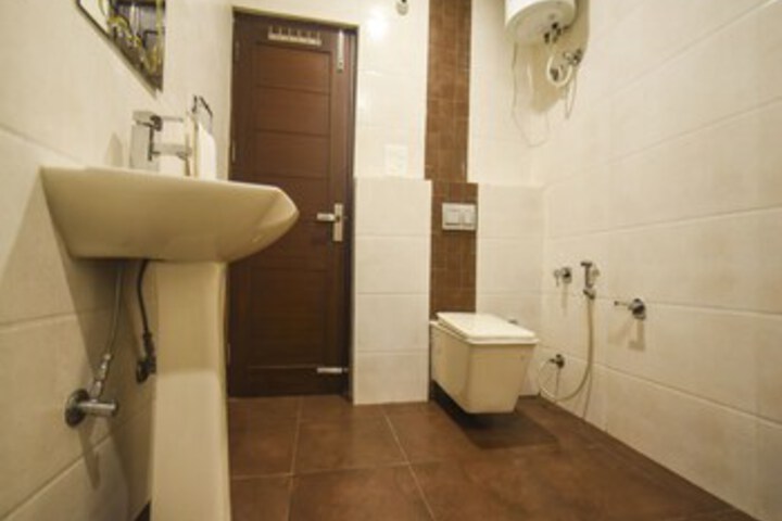 Room 2 of 25