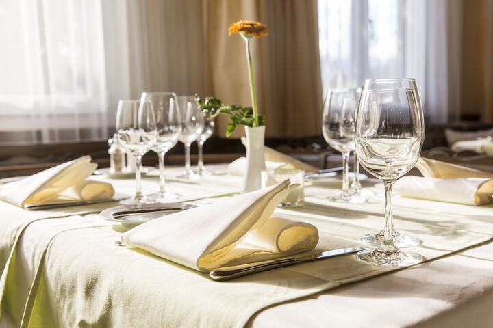 Dining 4 of 10