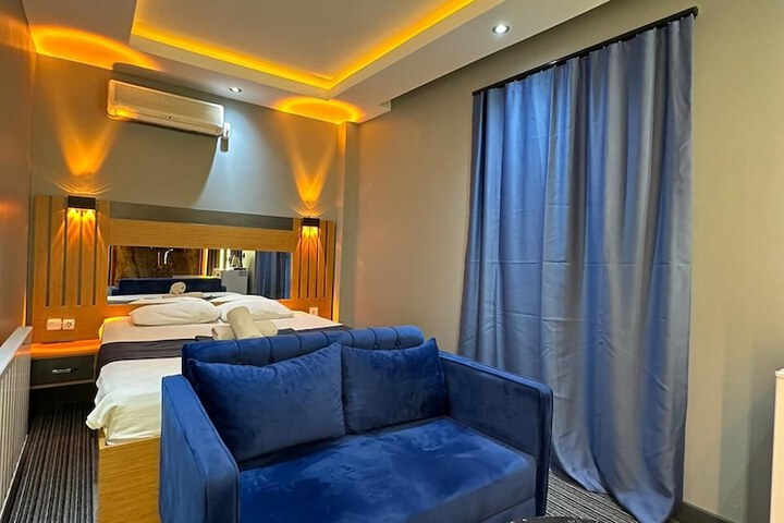 Room 4 of 6