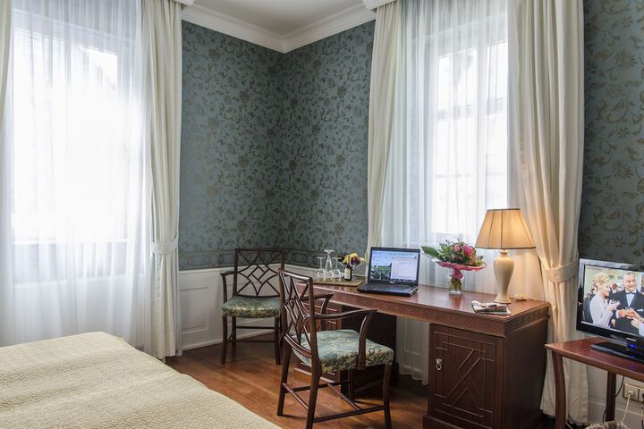 Room 21 of 32