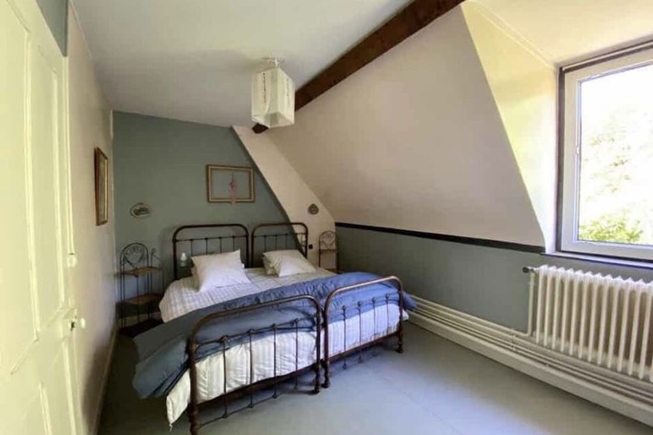 Room 2 of 12