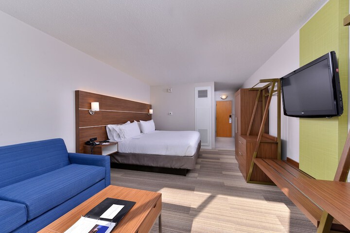 Room 6 of 51