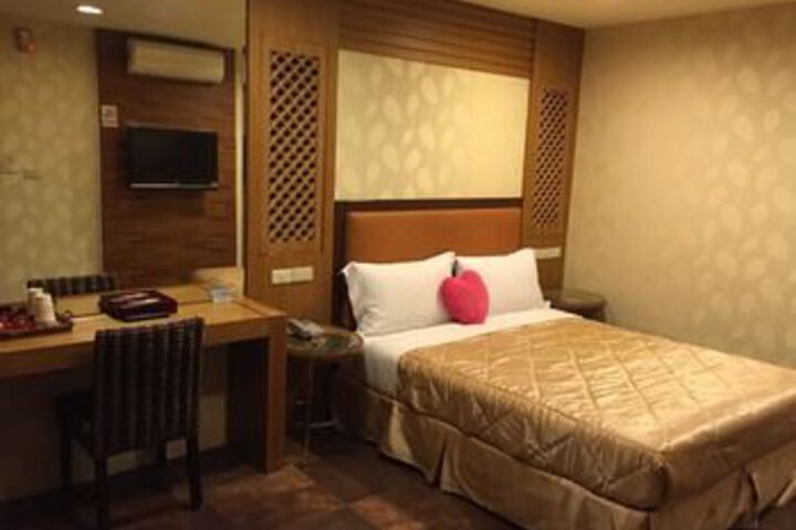 Room 10 of 27