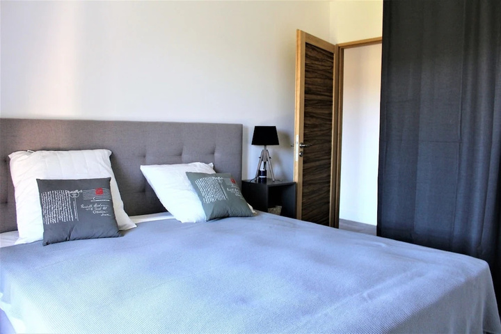 Room 6 of 17