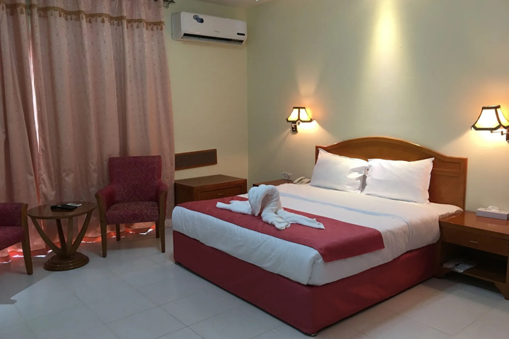 Room 5 of 18