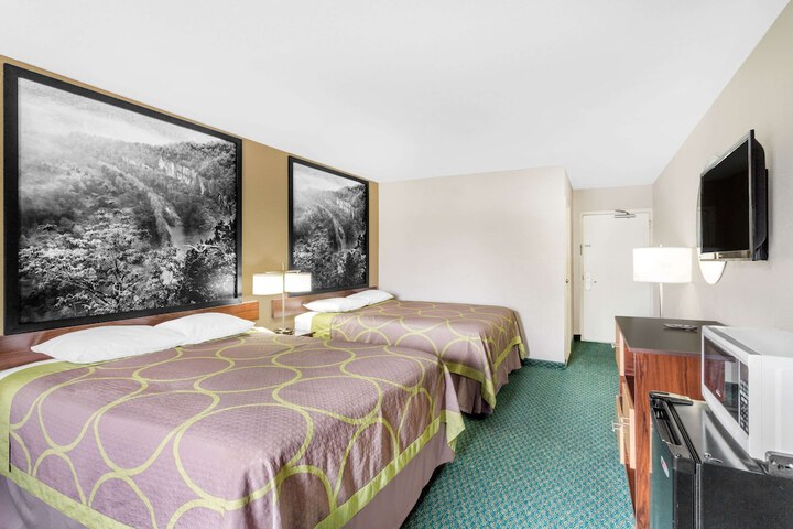 2 Double Beds (6 of 9)