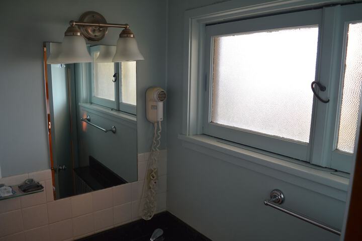 Room 18 of 34