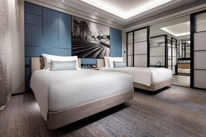 Room 6 of 32