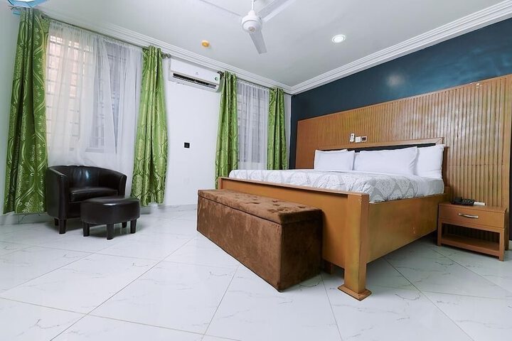 Room 6 of 15