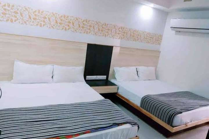 Room 5 of 8