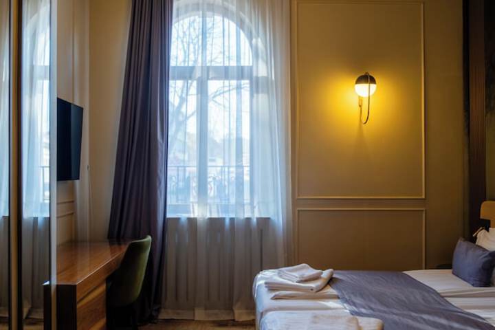 Room 45 of 120