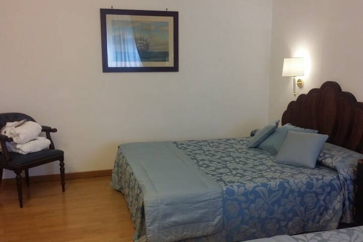 Room 3 of 27