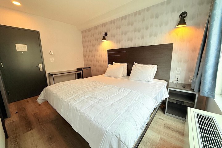 Room 6 of 22