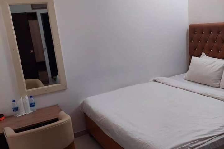 Room 17 of 31