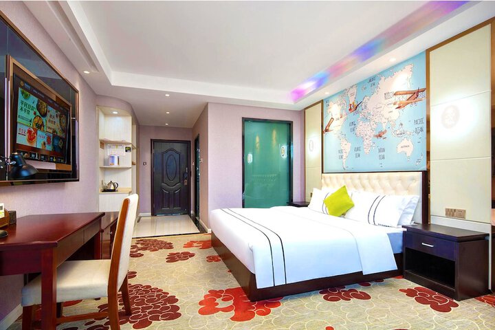 Room 4 of 10