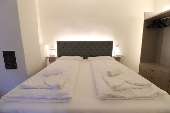 Room 70 of 102