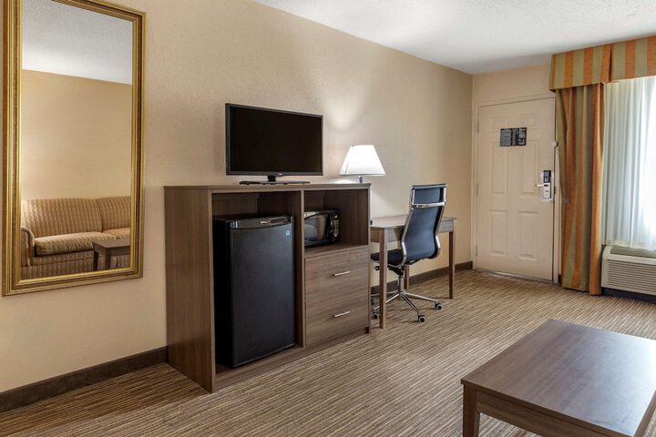 2 Double Beds (12 of 19)