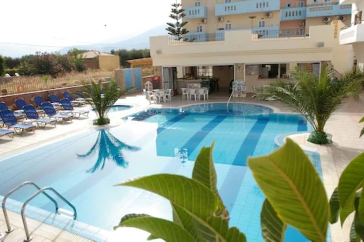 Hotel Pool