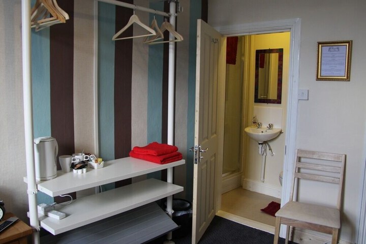 Room 8 of 27
