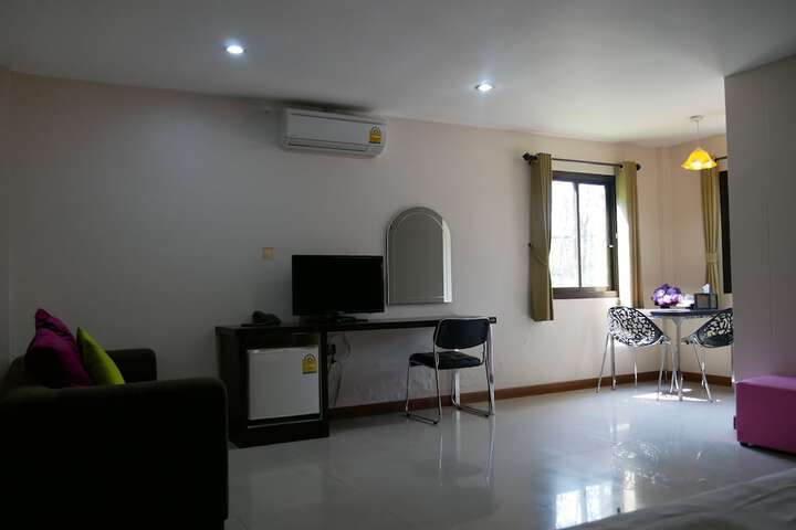 Room 6 of 19