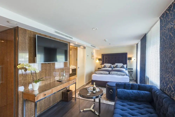 Room 2 of 25