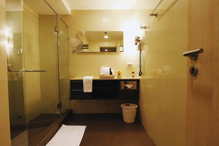 Room 15 of 36