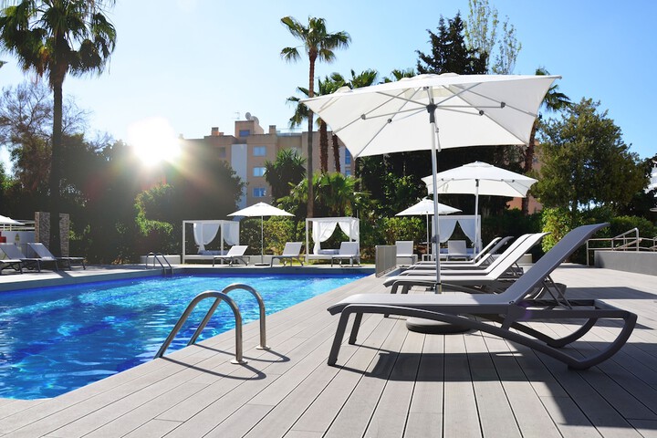 Pools & Facilities