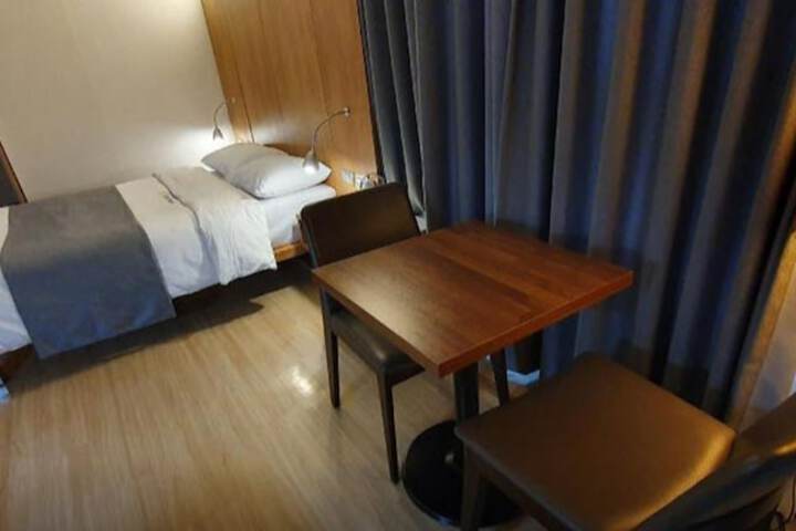 Room 7 of 52