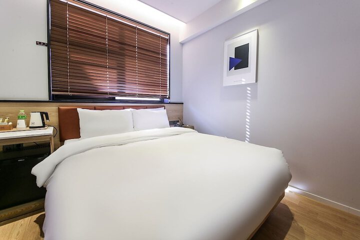 Room 27 of 60
