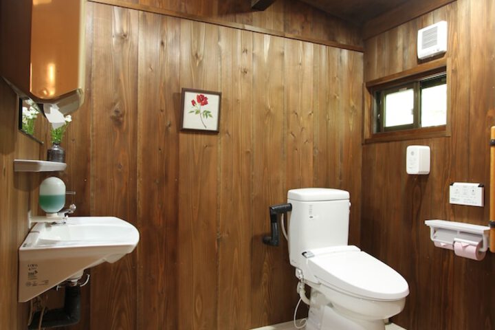 Room 8 of 32