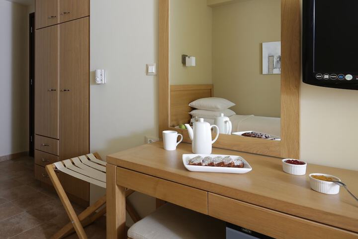 Room 3 of 60