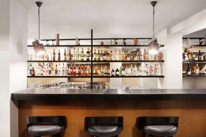 Lounge 57 of 63