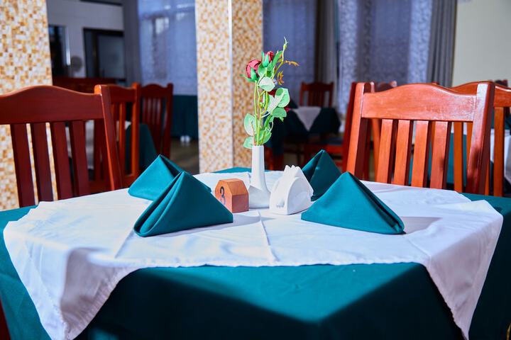 Dining 24 of 31