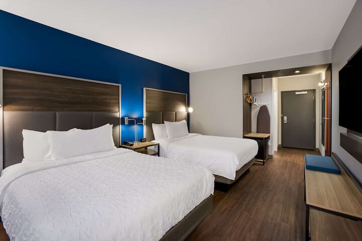 2 Queen Beds with Walk in Shower (9 of 12)