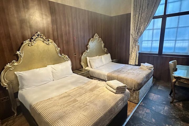 Room 25 of 171