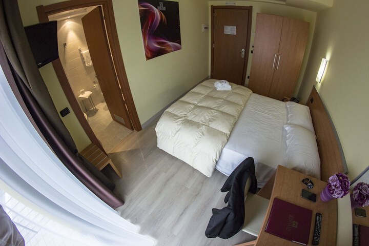 Room 46 of 114