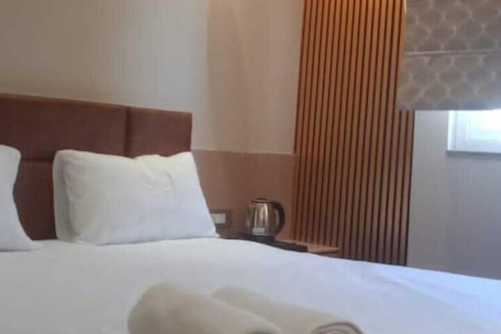 Room 13 of 25