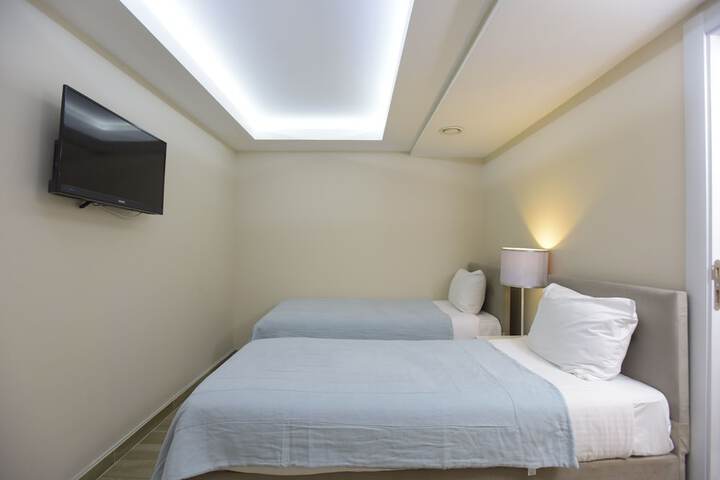 Room 22 of 46