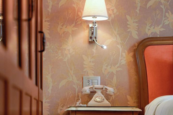 Room 10 of 93