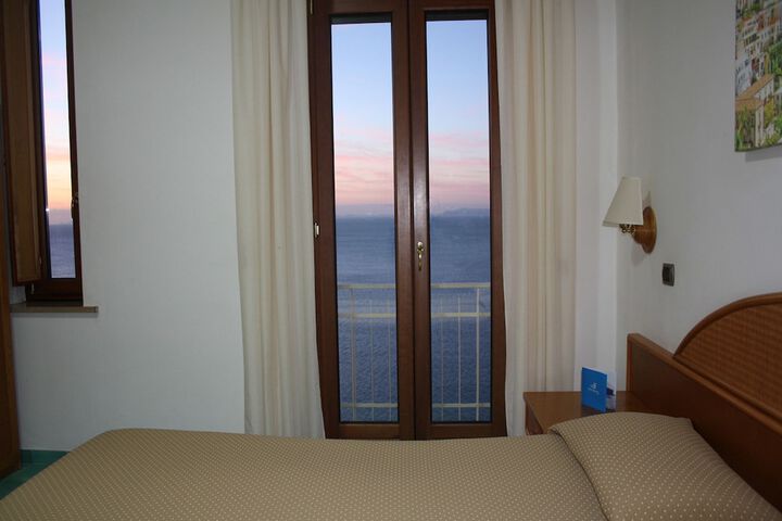Room 43 of 70