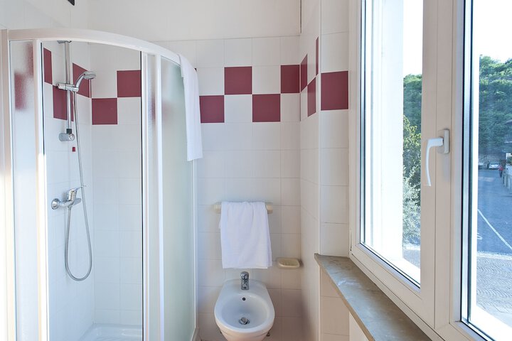 Room 30 of 46