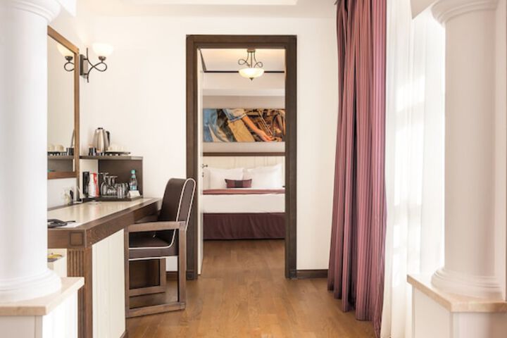 Room 32 of 105