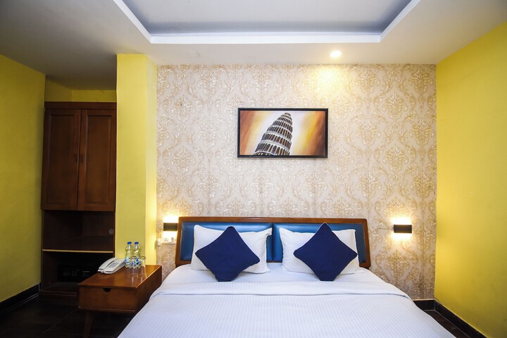 Room 3 of 16