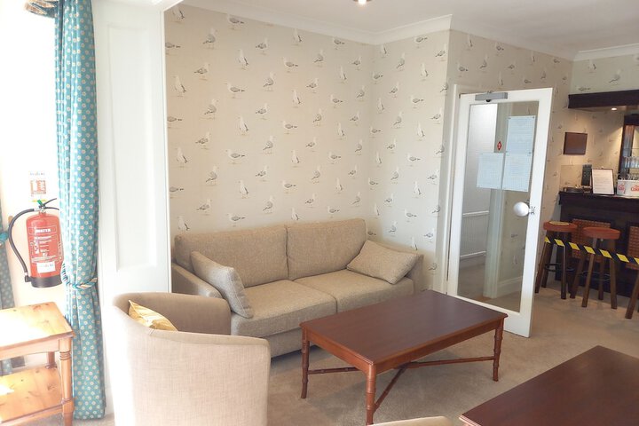 Lounge 62 of 82