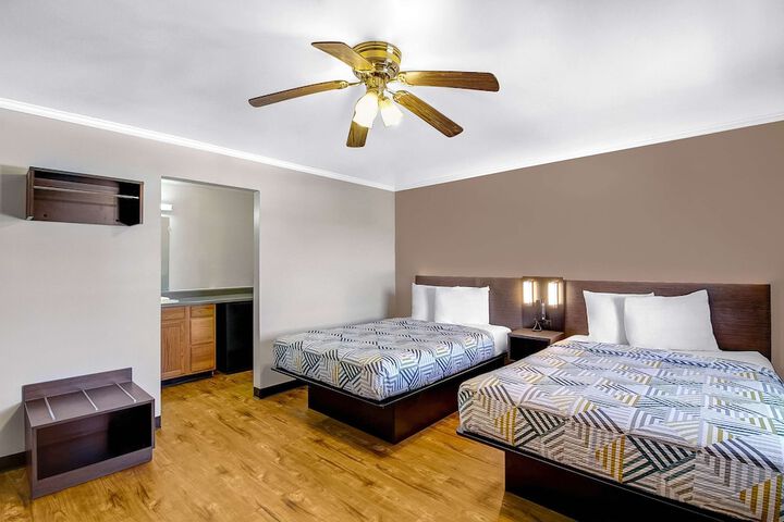 Deluxe Room 2 Double Beds Refrigerator, Microwave (13 of 15)
